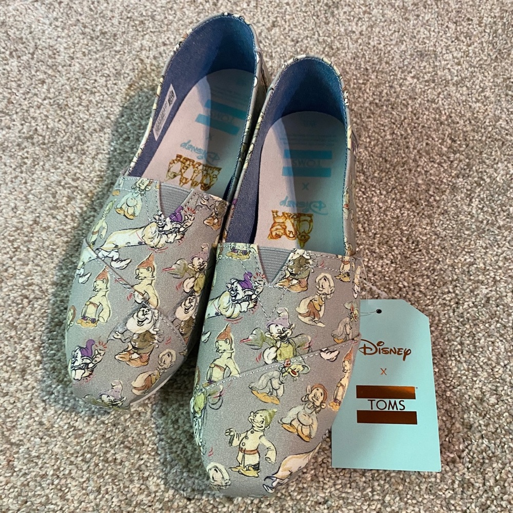 Disney Toms size 8